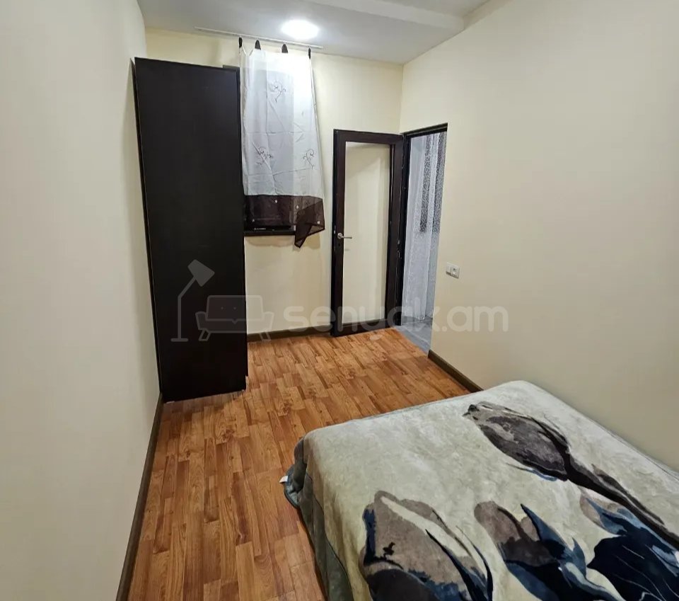 2 Սենյականոց Բնակարան Քարե Շենքում, 45քմ, 2/2 հարկ, Նորմալ Վիճակում, Կահավորված