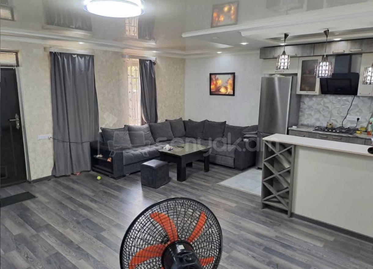 2 Սենյականոց Բնակարան Քարե Շենքում, 52քմ, 1/1 հարկ, Նորմալ Վիճակում, Կահավորված