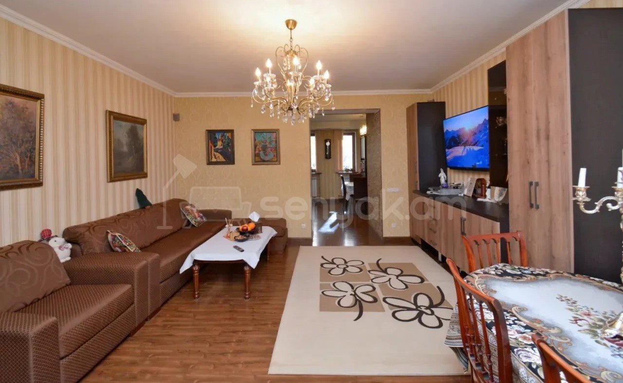 4 Սենյականոց Բնակարան Քարե Շենքում, 96քմ, 2/5 հարկ, Կապիտալ Վերանորոգված