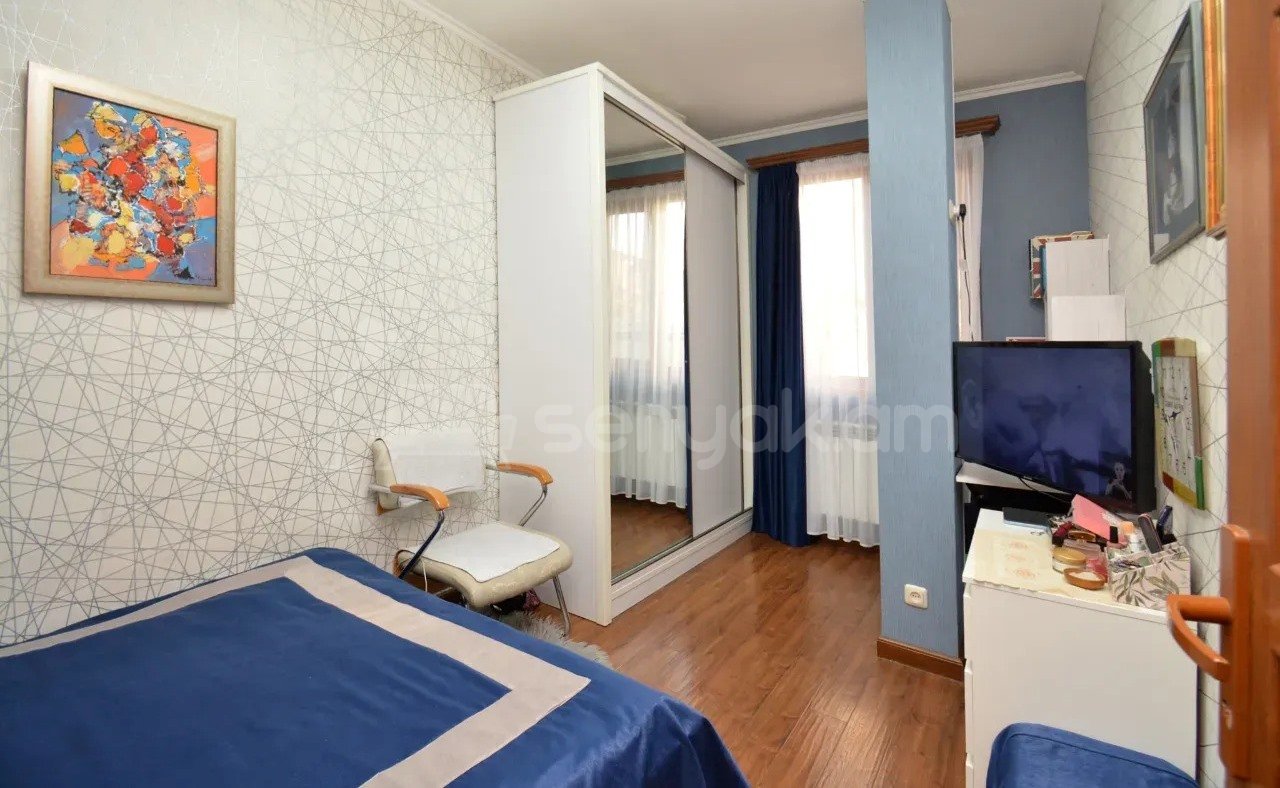 4 Սենյականոց Բնակարան Քարե Շենքում, 96քմ, 2/5 հարկ, Կապիտալ Վերանորոգված