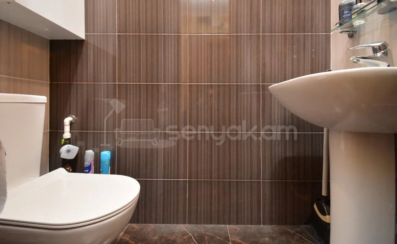 4 Սենյականոց Բնակարան Քարե Շենքում, 96քմ, 2/5 հարկ, Կապիտալ Վերանորոգված