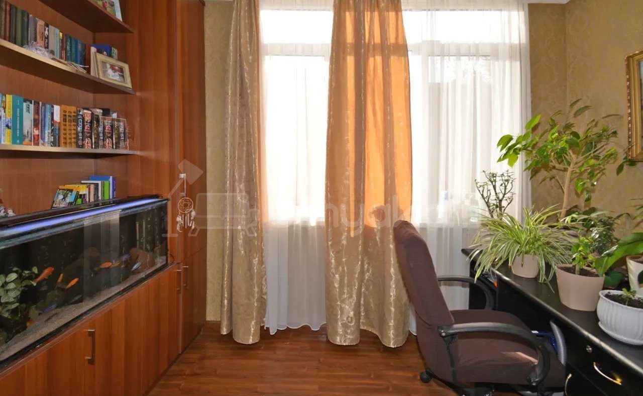 4 Սենյականոց Բնակարան Քարե Շենքում, 96քմ, 2/5 հարկ, Կապիտալ Վերանորոգված