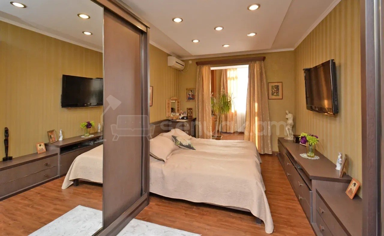 4 Սենյականոց Բնակարան Քարե Շենքում, 96քմ, 2/5 հարկ, Կապիտալ Վերանորոգված