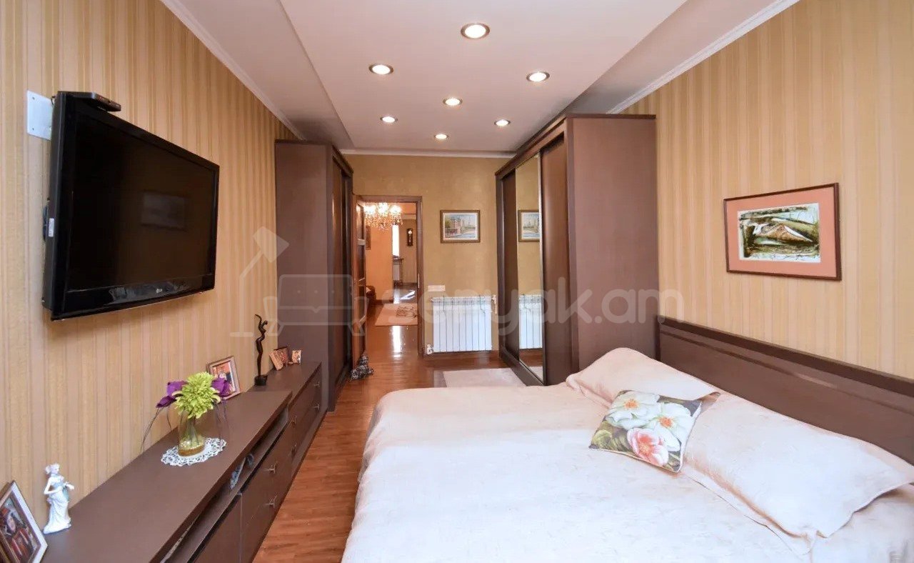 4 Սենյականոց Բնակարան Քարե Շենքում, 96քմ, 2/5 հարկ, Կապիտալ Վերանորոգված