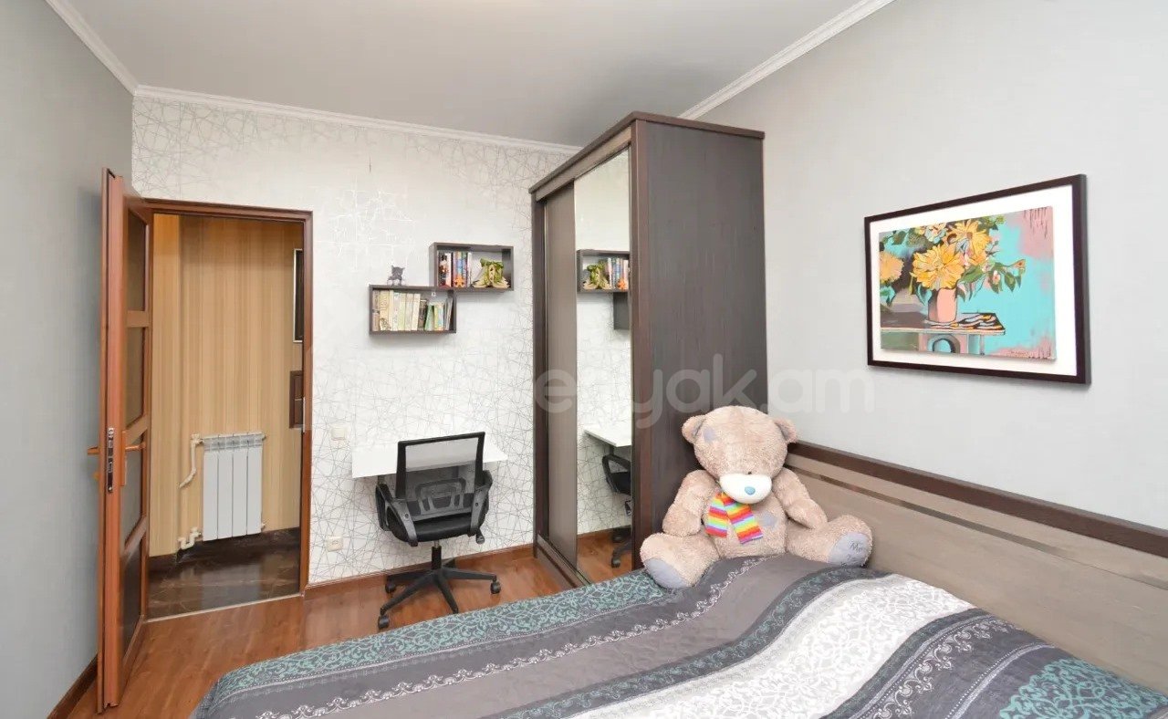 4 Սենյականոց Բնակարան Քարե Շենքում, 96քմ, 2/5 հարկ, Կապիտալ Վերանորոգված