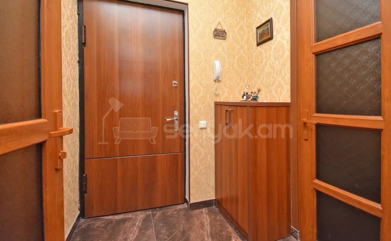 4 Սենյականոց Բնակարան Քարե Շենքում, 96քմ, 2/5 հարկ, Կապիտալ Վերանորոգված