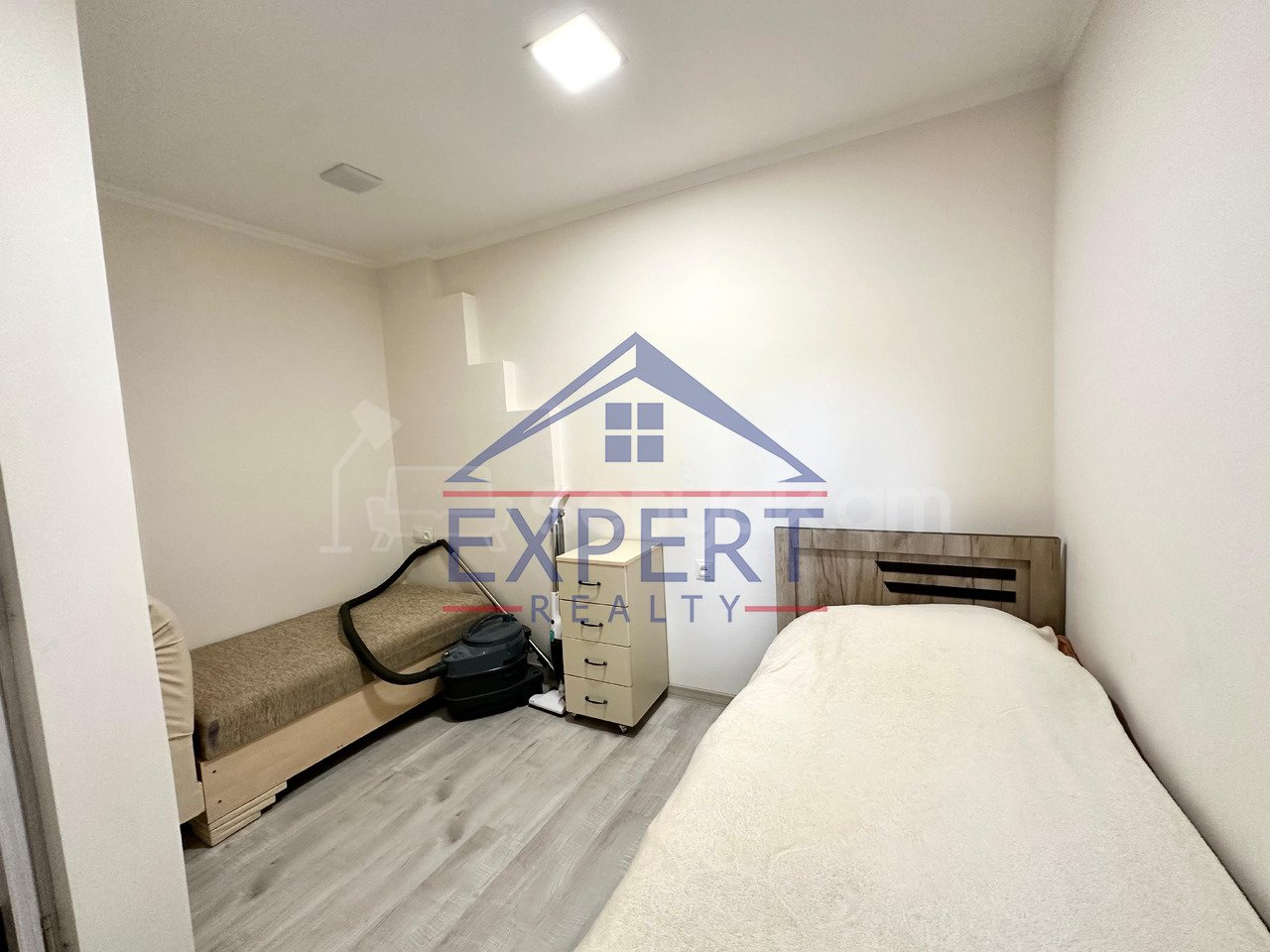 3 Սենյականոց Բնակարան Քարե Շենքում, 70քմ, 1/1 հարկ, Կապիտալ Վերանորոգված, Կահավորված, Արևկող