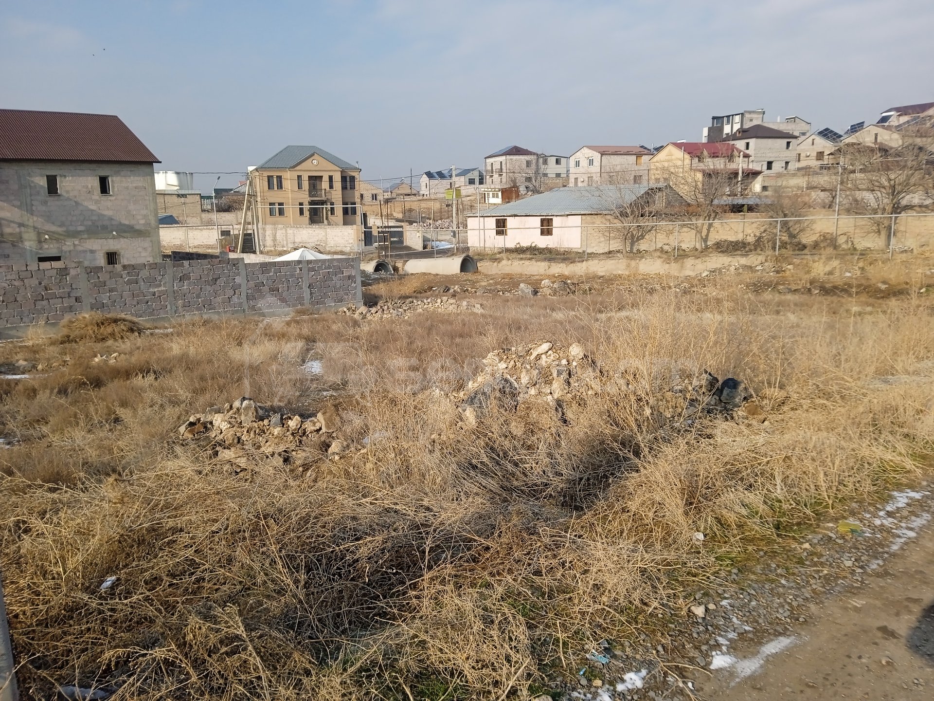 Բնակելի Նշանակության Հողատարածք, 500քմ, Խմելու Ջրով, Էլեկտրականությամբ, Պարսպապատ