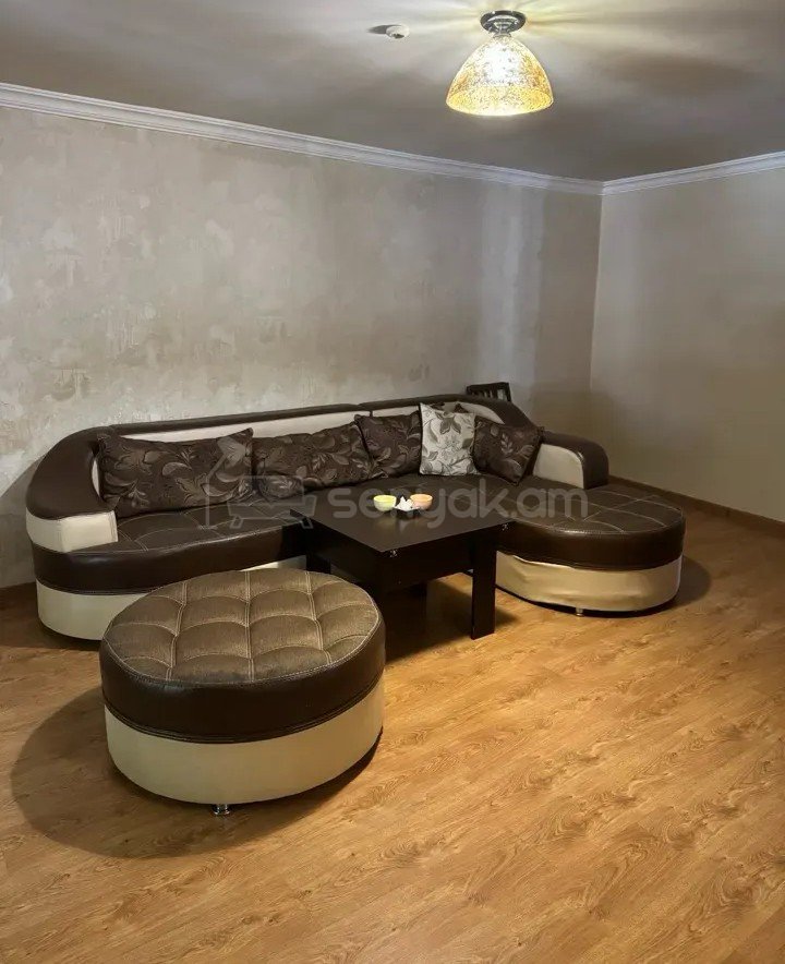 1 Սենյականոց Բնակարան Քարե Շենքում, 50քմ, 2/4 հարկ, Դիզայներական Վերանորոգված, Կահավորված