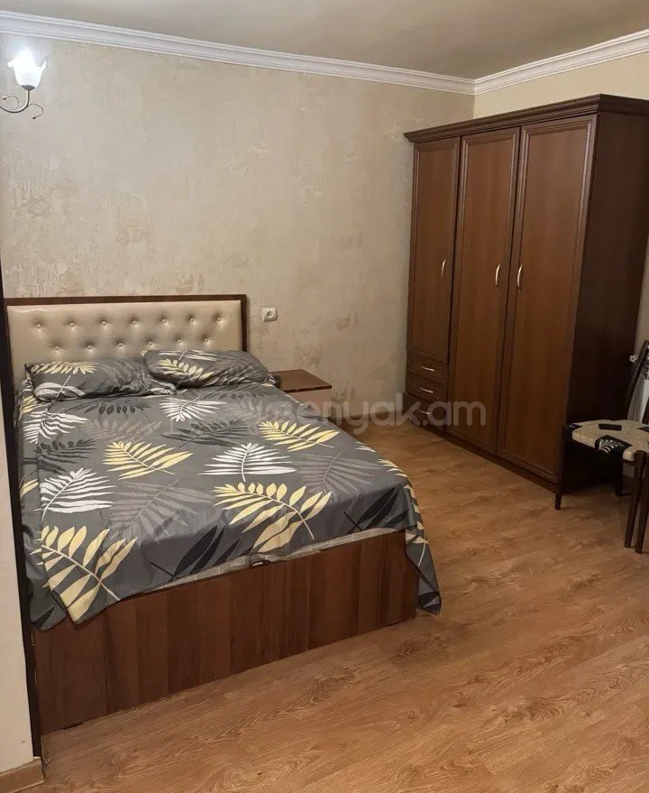 1 Սենյականոց Բնակարան Քարե Շենքում, 50քմ, 2/4 հարկ, Դիզայներական Վերանորոգված, Կահավորված