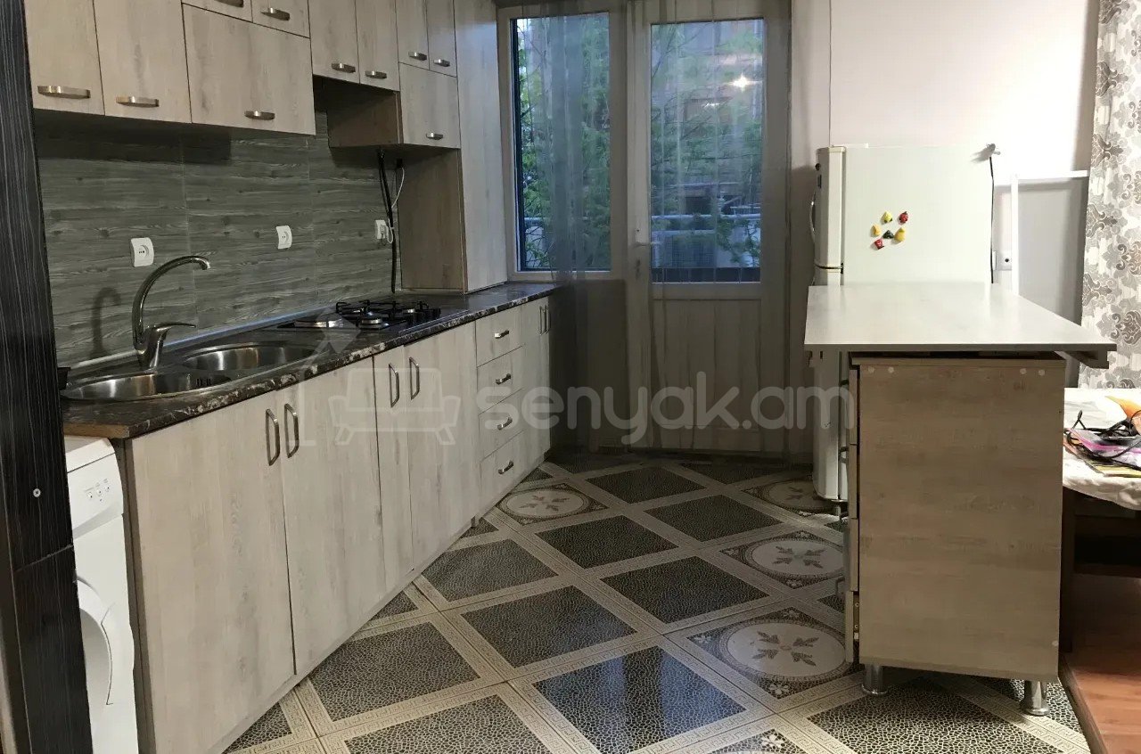 1 Սենյականոց Բնակարան Քարե Շենքում, 36քմ, 2/4 հարկ, Կապիտալ Վերանորոգված, Կահավորված