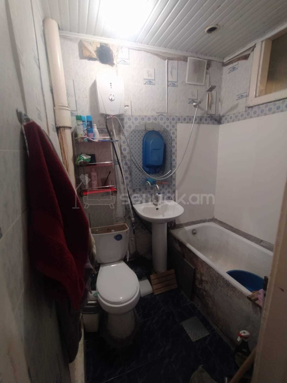 2 Սենյականոց Բնակարան Քարե Շենքում, 54քմ, 4/4 հարկ, Նորմալ Վիճակում