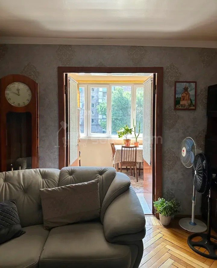 3 Սենյականոց Բնակարան Քարե Շենքում, 75քմ, 2/5 հարկ, Կոսմետիկ Վերանորոգված