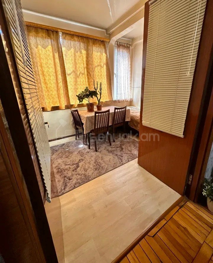 3 Սենյականոց Բնակարան Քարե Շենքում, 75քմ, 2/5 հարկ, Կոսմետիկ Վերանորոգված