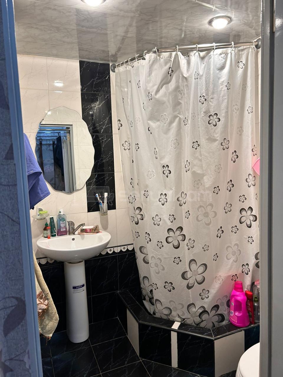 2 Սենյականոց Բնակարան Քարե Շենքում, 40քմ, 4/4 հարկ, Նորմալ Վիճակում