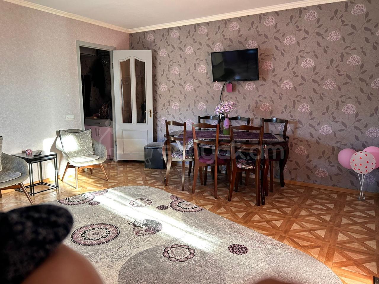 2 Սենյականոց Բնակարան Քարե Շենքում, 40քմ, 4/4 հարկ, Նորմալ Վիճակում