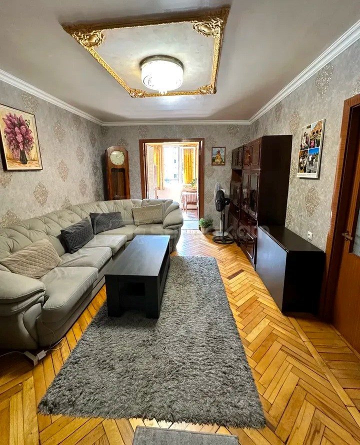3 Սենյականոց Բնակարան Քարե Շենքում, 75քմ, 2/5 հարկ, Նորմալ Վիճակում