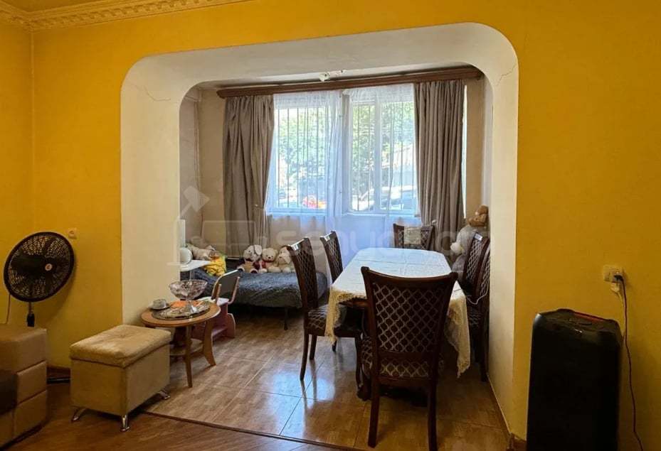 3 Սենյականոց Բնակարան Քարե Շենքում, 90քմ, 2/5 հարկ, Կոսմետիկ Վերանորոգված