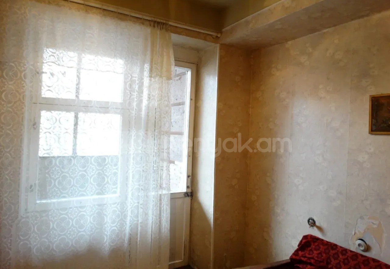 3 Սենյականոց Բնակարան, 100քմ, 3/12 հարկ, Նորմալ Վիճակում