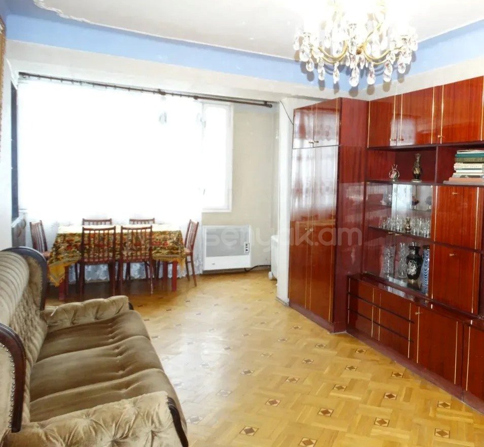 3 Սենյականոց Բնակարան, 100քմ, 3/12 հարկ, Նորմալ Վիճակում