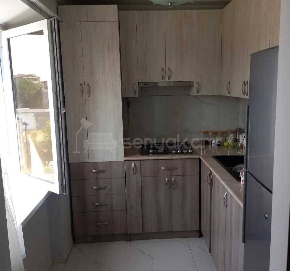 3 Սենյականոց Բնակարան Քարե Շենքում, 70քմ, 4/4 հարկ, Նորմալ Վիճակում