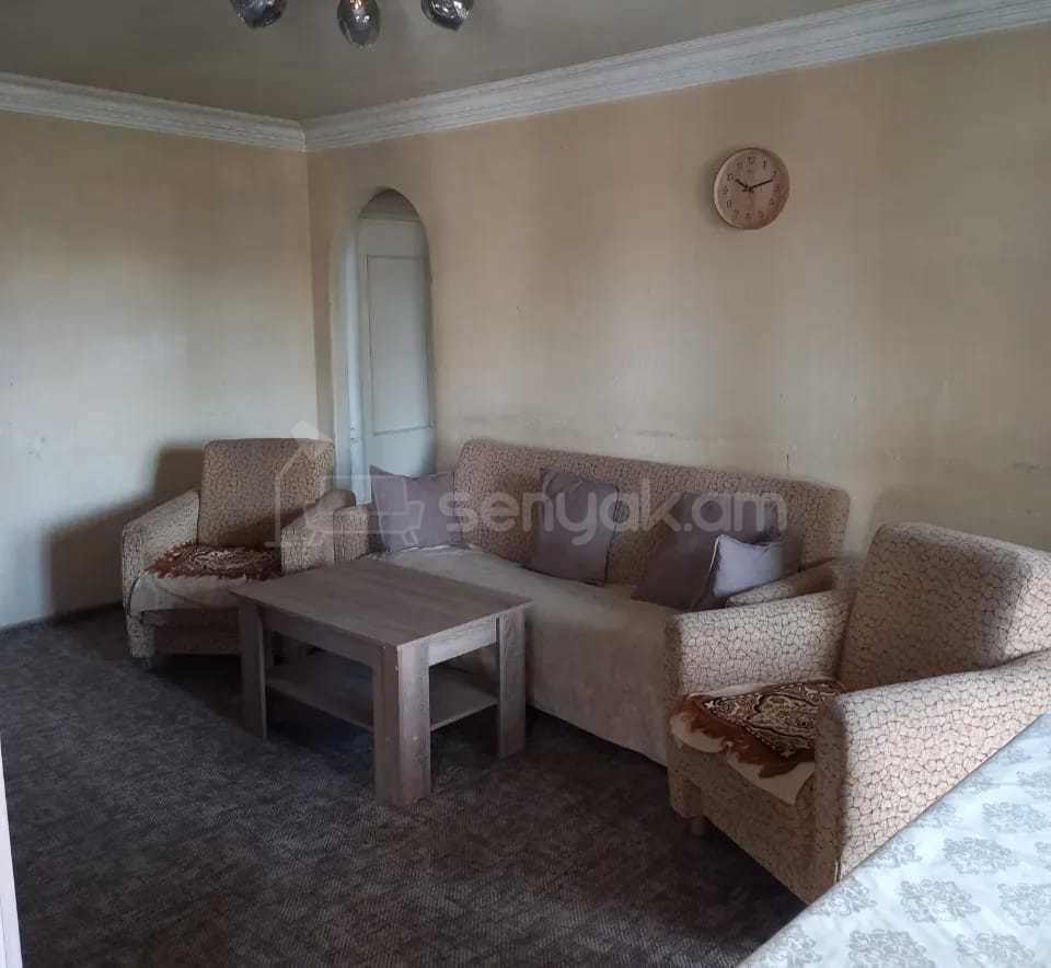 3 Սենյականոց Բնակարան Քարե Շենքում, 70քմ, 4/4 հարկ, Նորմալ Վիճակում