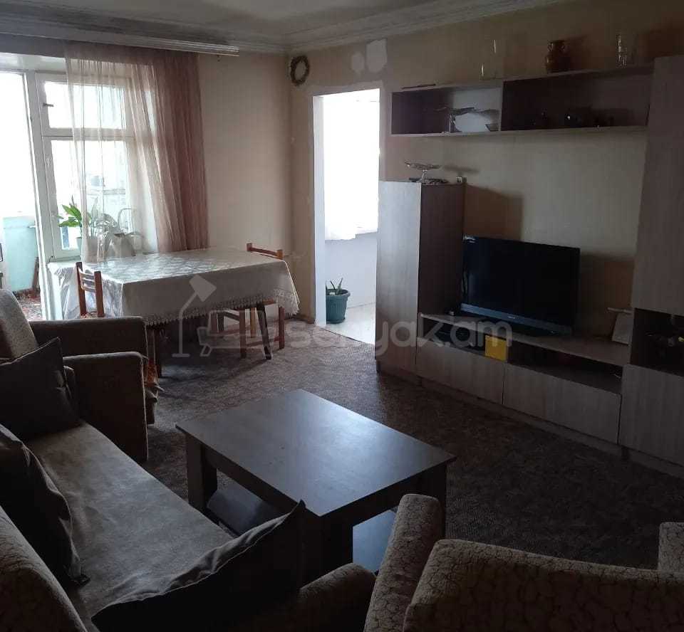 3 Սենյականոց Բնակարան Քարե Շենքում, 70քմ, 4/4 հարկ, Նորմալ Վիճակում