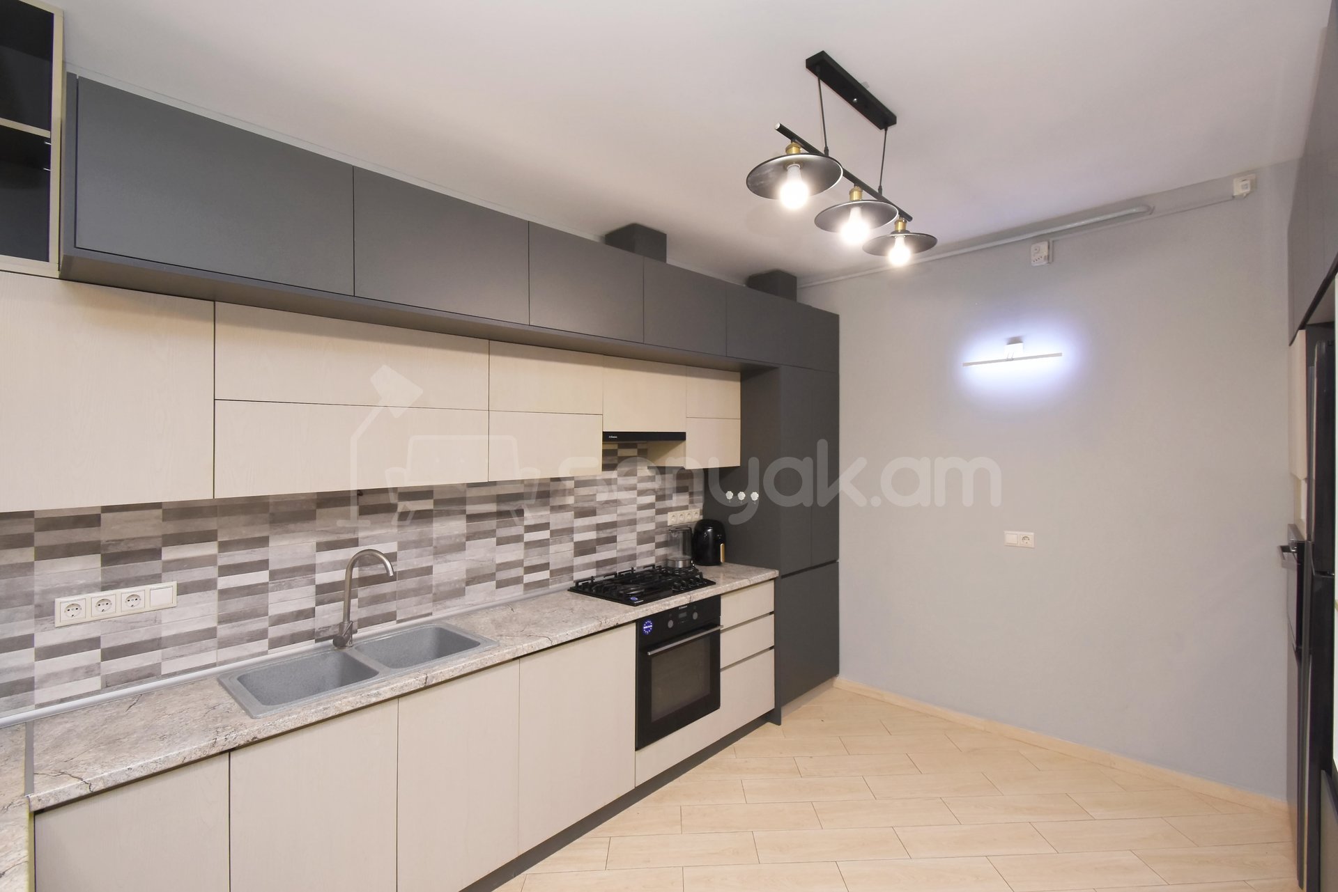 4 Սենյականոց Բնակարան Նորակառույցում, 145քմ, 1/6 հարկ, Կապիտալ Վերանորոգված