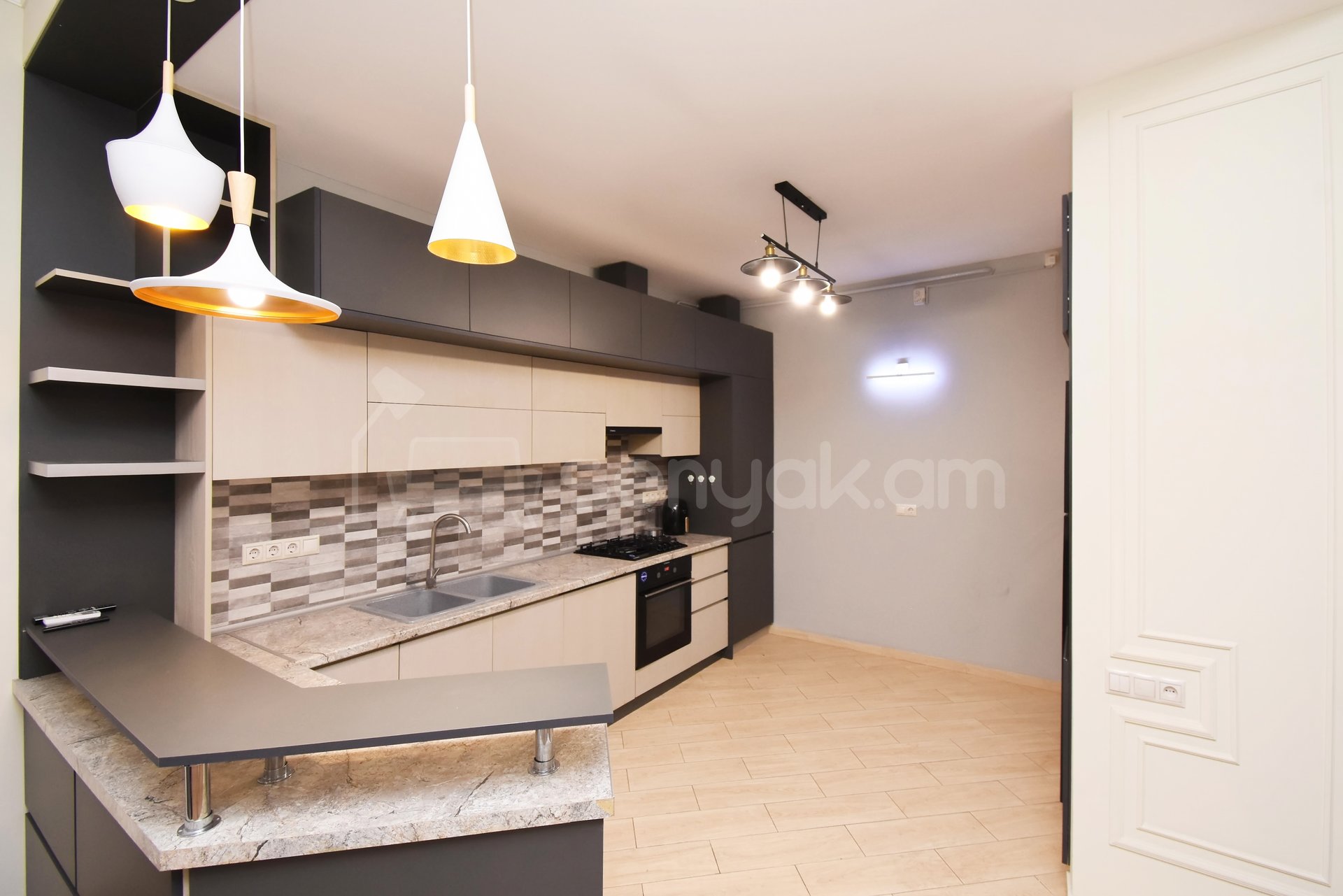 4 Սենյականոց Բնակարան Նորակառույցում, 145քմ, 1/6 հարկ, Կապիտալ Վերանորոգված