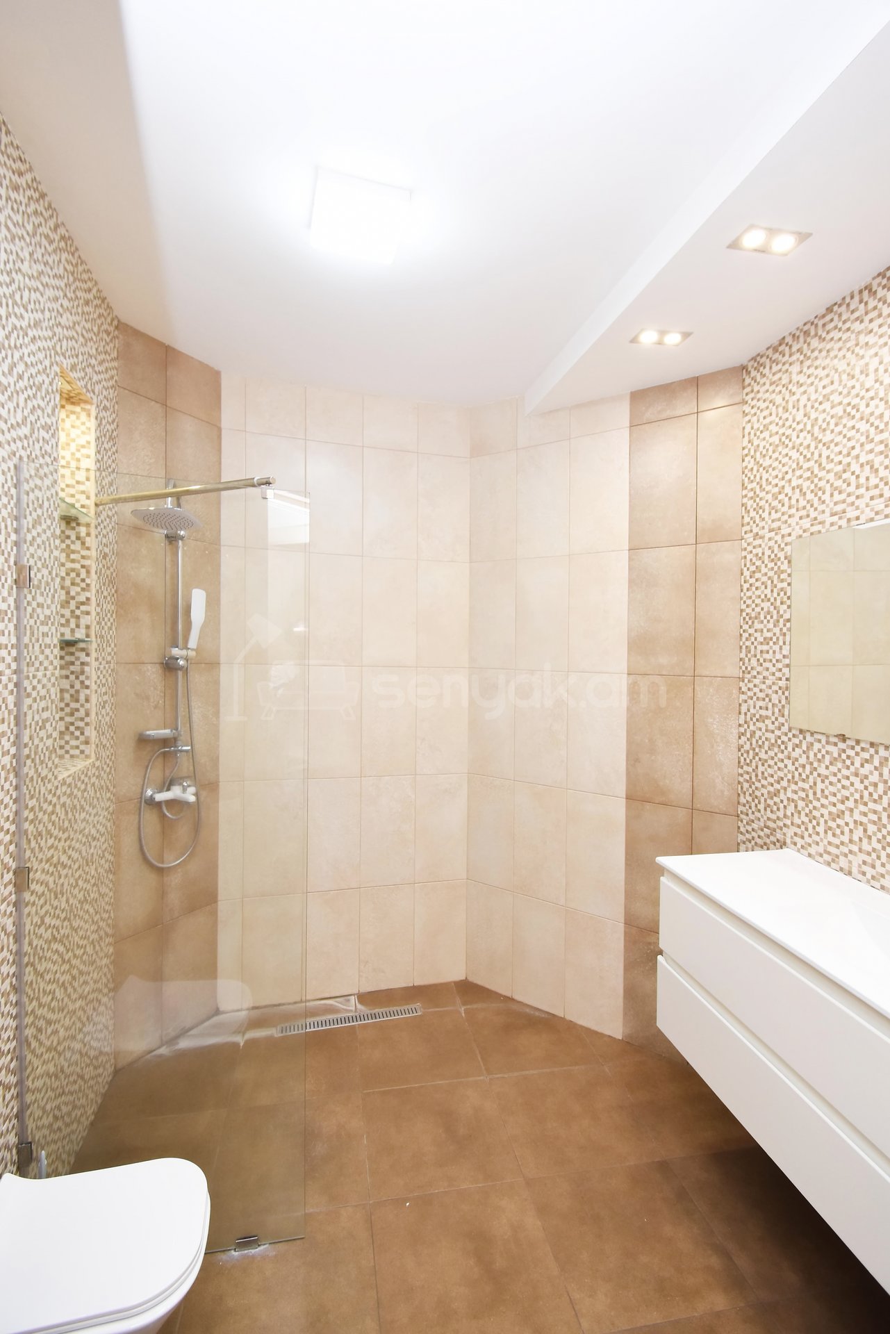 4 Սենյականոց Բնակարան Նորակառույցում, 145քմ, 1/6 հարկ, Կապիտալ Վերանորոգված