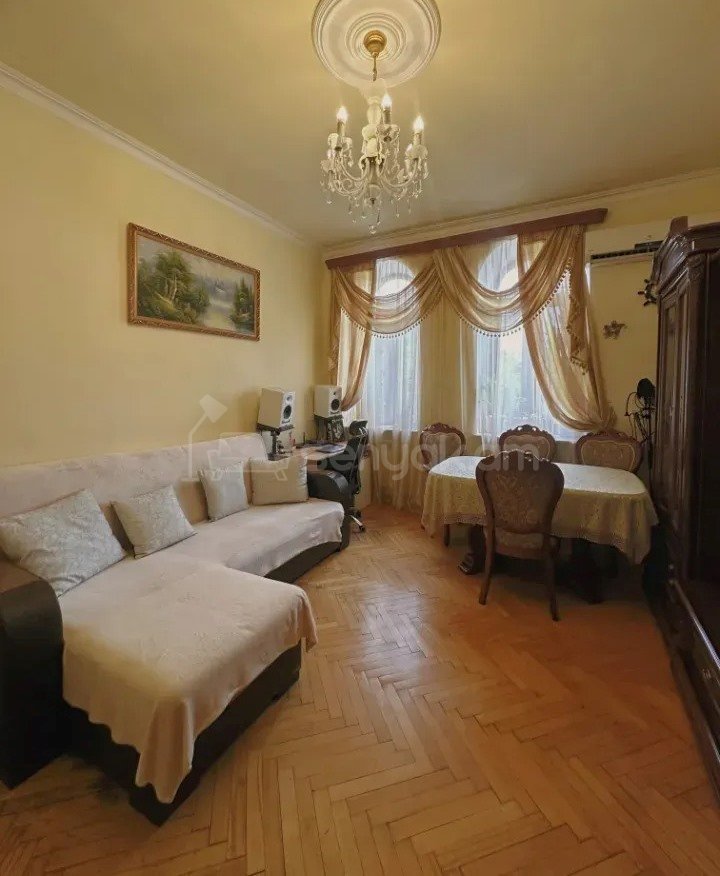 2 Սենյականոց Բնակարան Քարե Շենքում, 49քմ, 4/4 հարկ, Կապիտալ Վերանորոգված