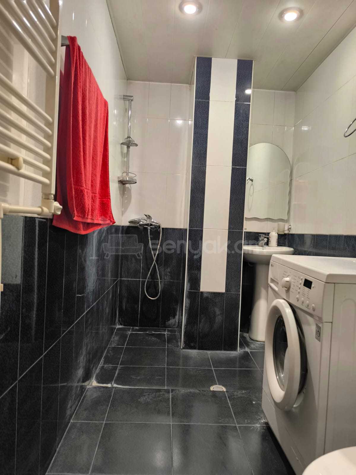 1 Սենյականոց Բնակարան, 48քմ, 3/9 հարկ, Նորմալ Վիճակում