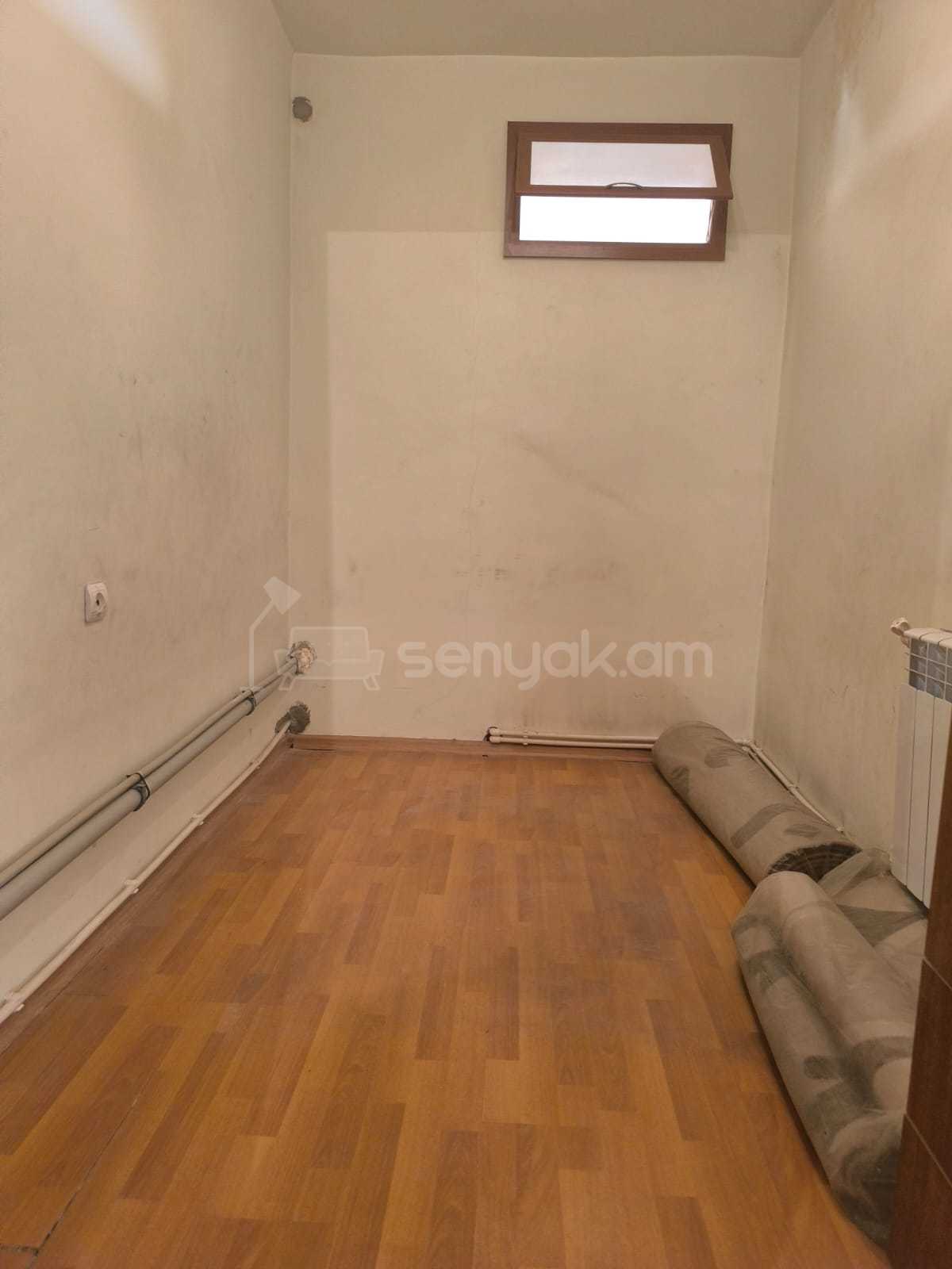 1 Սենյականոց Բնակարան, 48քմ, 3/9 հարկ, Նորմալ Վիճակում