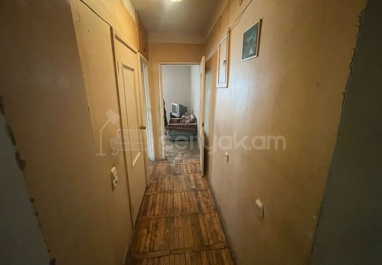 2 Սենյականոց Բնակարան Քարե Շենքում, 48քմ, 4/5 հարկ, Պետական Վիճակում