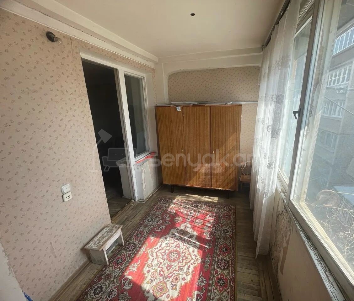 2 Սենյականոց Բնակարան Քարե Շենքում, 48քմ, 4/5 հարկ, Պետական Վիճակում