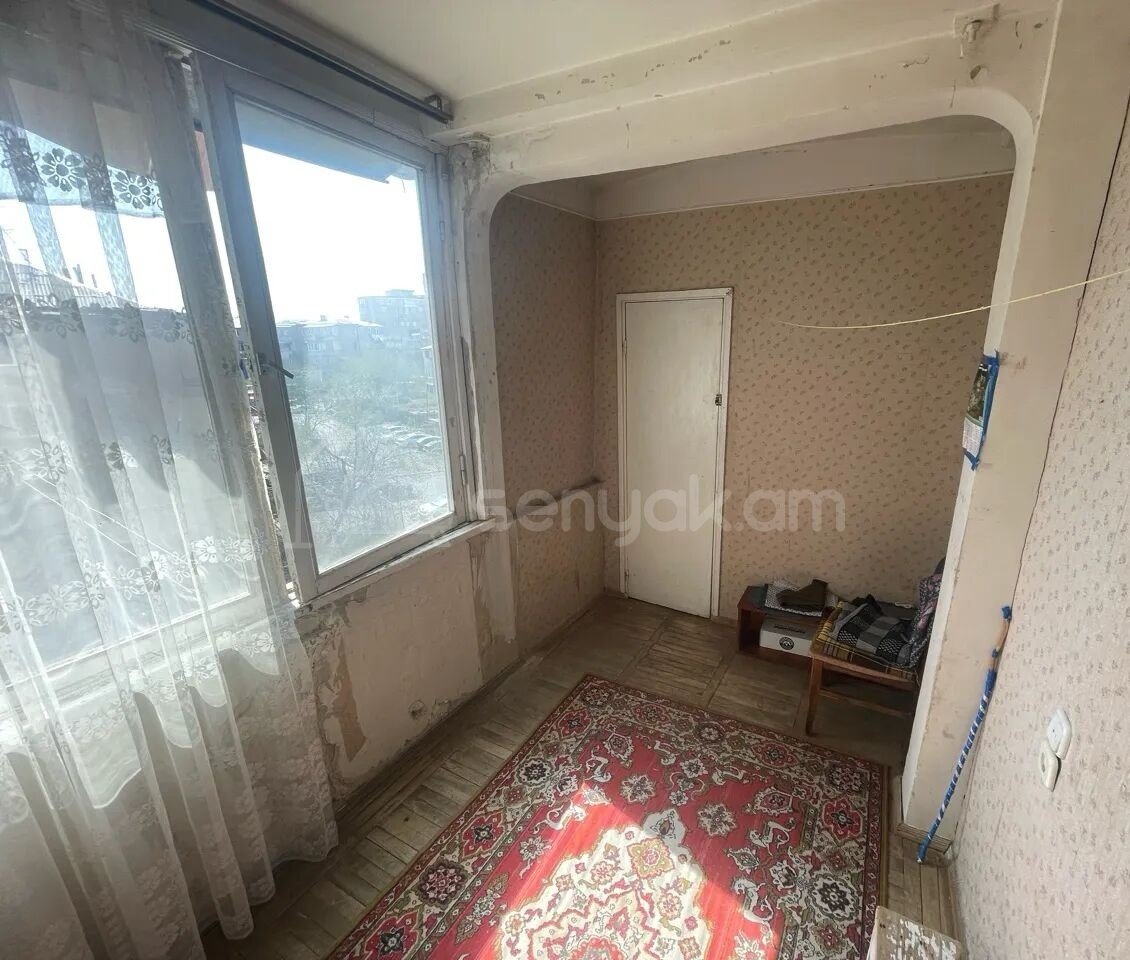 2 Սենյականոց Բնակարան Քարե Շենքում, 48քմ, 4/5 հարկ, Պետական Վիճակում