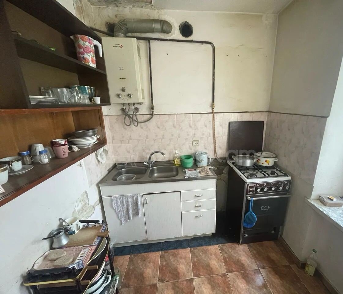 2 Սենյականոց Բնակարան Քարե Շենքում, 48քմ, 4/5 հարկ, Պետական Վիճակում