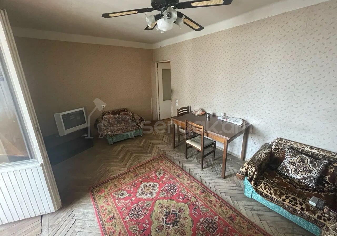 2 Սենյականոց Բնակարան Քարե Շենքում, 48քմ, 4/5 հարկ, Պետական Վիճակում
