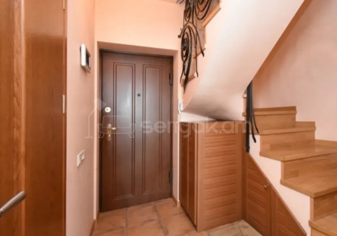 4 Սենյականոց Բնակարան Քարե Շենքում, 98քմ, 7/7 հարկ, Կապիտալ Վերանորոգված