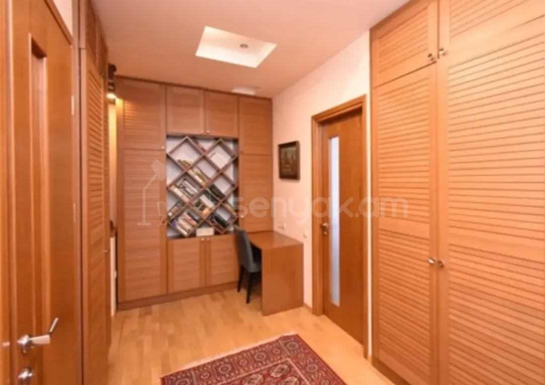 4 Սենյականոց Բնակարան Քարե Շենքում, 98քմ, 7/7 հարկ, Կապիտալ Վերանորոգված