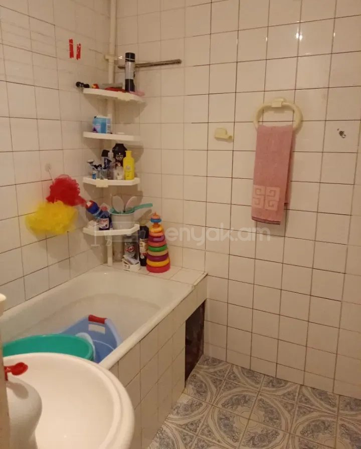 3 Սենյականոց Բնակարան, 73քմ, 4/9 հարկ, Նորմալ Վիճակում