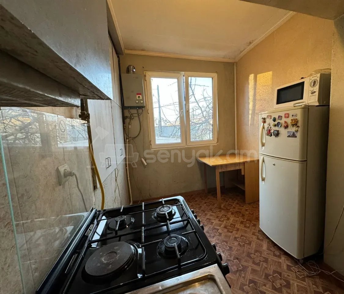 3 Սենյականոց Բնակարան Քարե Շենքում, 80քմ, 2/5 հարկ, Կոսմետիկ Վերանորոգված