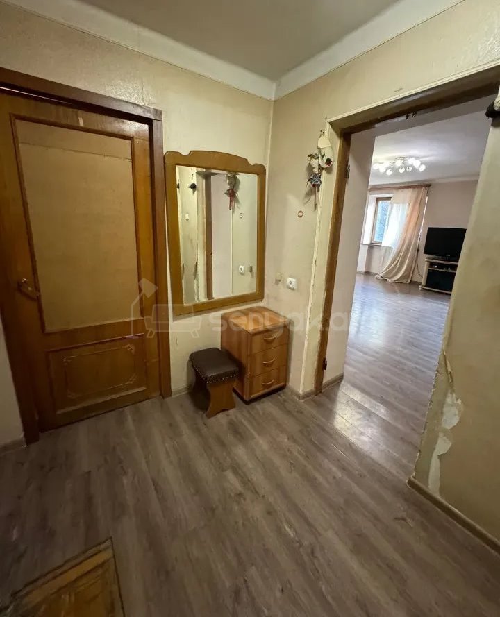 3 Սենյականոց Բնակարան Քարե Շենքում, 80քմ, 2/5 հարկ, Կոսմետիկ Վերանորոգված