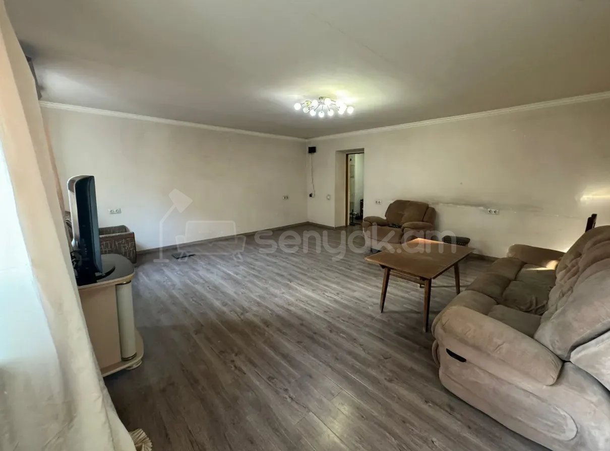 3 Սենյականոց Բնակարան Քարե Շենքում, 80քմ, 2/5 հարկ, Կոսմետիկ Վերանորոգված