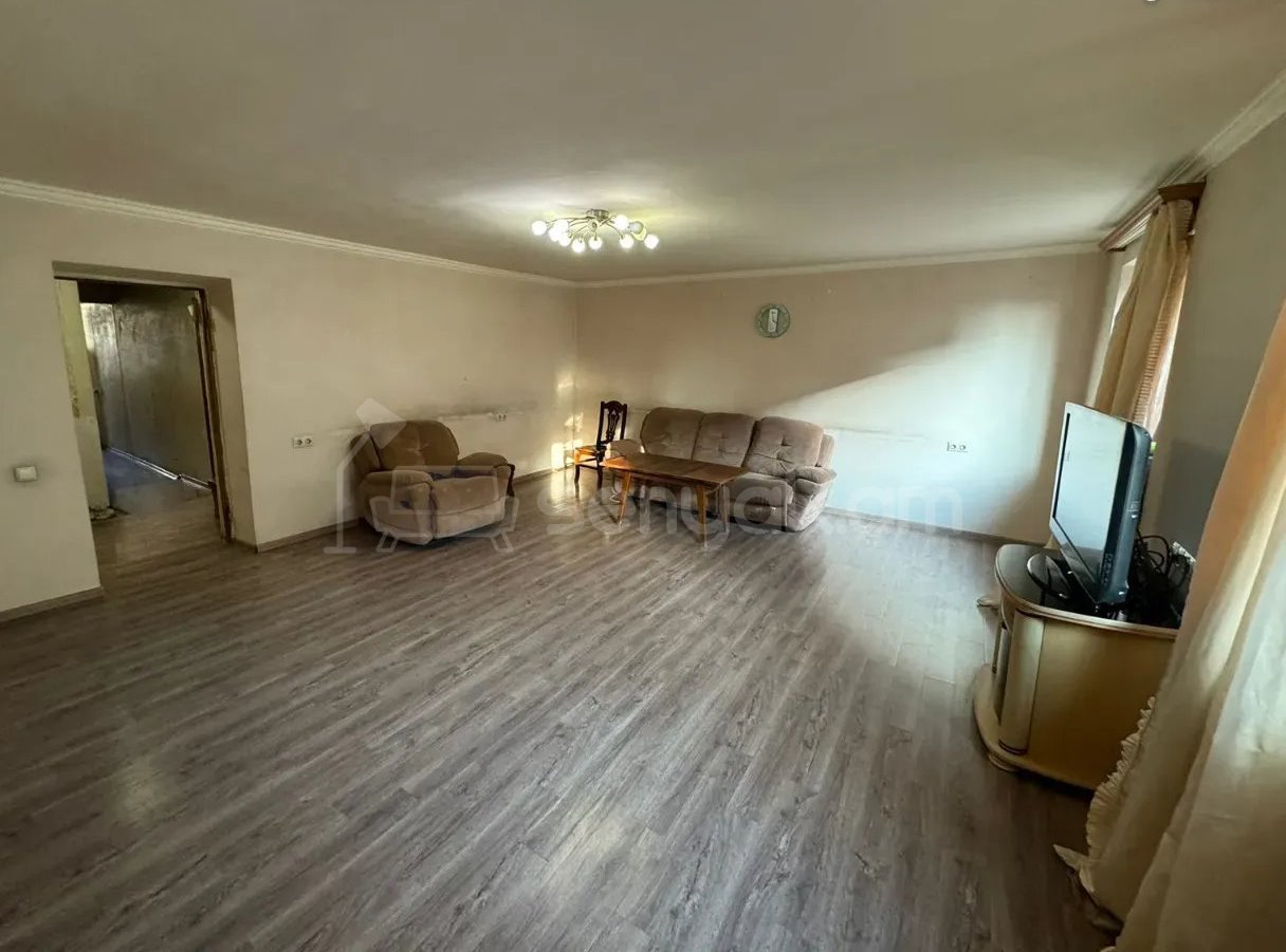 3 Սենյականոց Բնակարան Քարե Շենքում, 80քմ, 2/5 հարկ, Կոսմետիկ Վերանորոգված