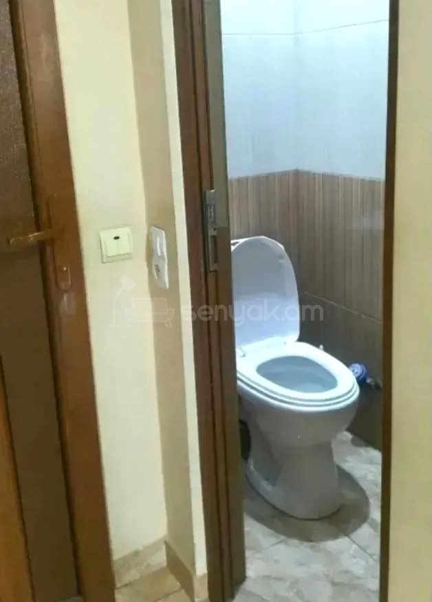 3 Սենյականոց Բնակարան Քարե Շենքում, 75քմ, 4/5 հարկ, Կոսմետիկ Վերանորոգված