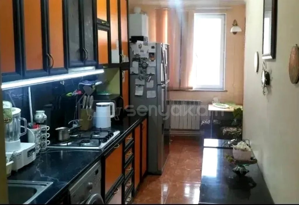 3 Սենյականոց Բնակարան Քարե Շենքում, 75քմ, 4/5 հարկ, Կոսմետիկ Վերանորոգված