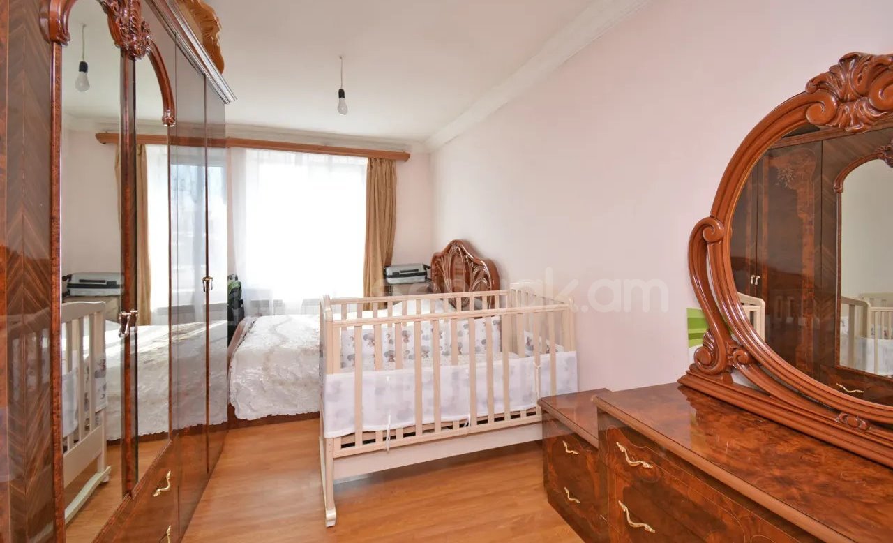 2 Սենյականոց Բնակարան Քարե Շենքում, 55քմ, 5/5 հարկ, Կոսմետիկ Վերանորոգված