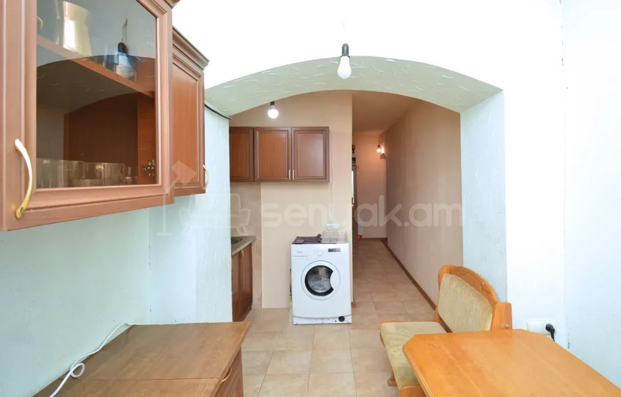 2 Սենյականոց Բնակարան Քարե Շենքում, 55քմ, 5/5 հարկ, Կոսմետիկ Վերանորոգված