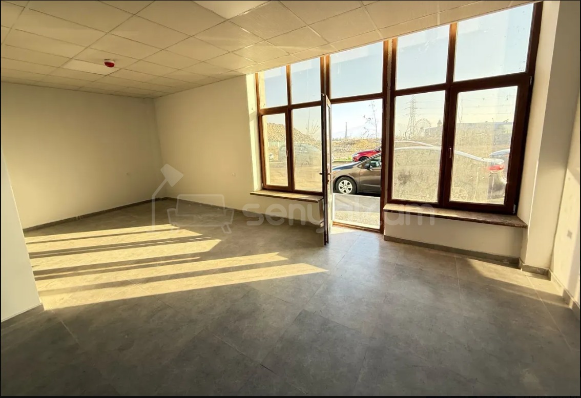 Նորակառույց Օֆիսային Տարածք, 90քմ